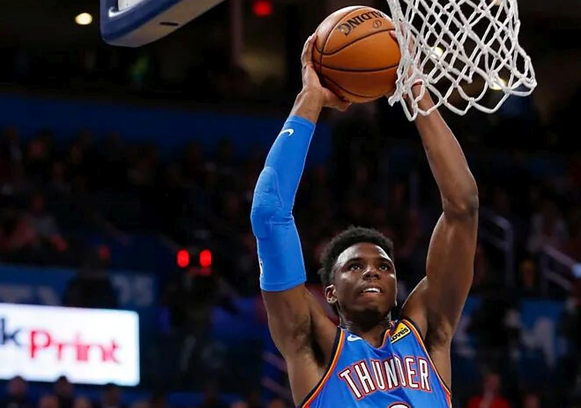 Hamidou Diallo, a punto de realizar un mate con los Thunder.