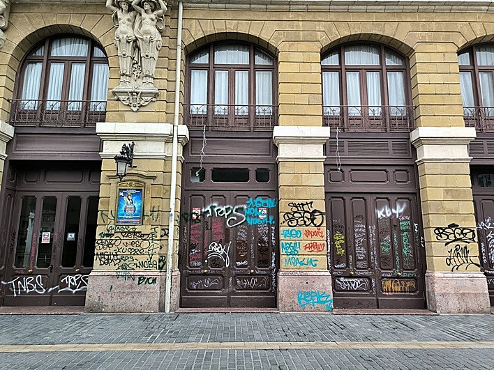 Estado en el que ha quedado la fachada del Arriaga.