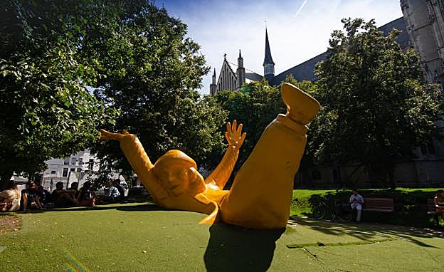 Escultura del popular Opsinjoorke en uno de los parques de Malinas.