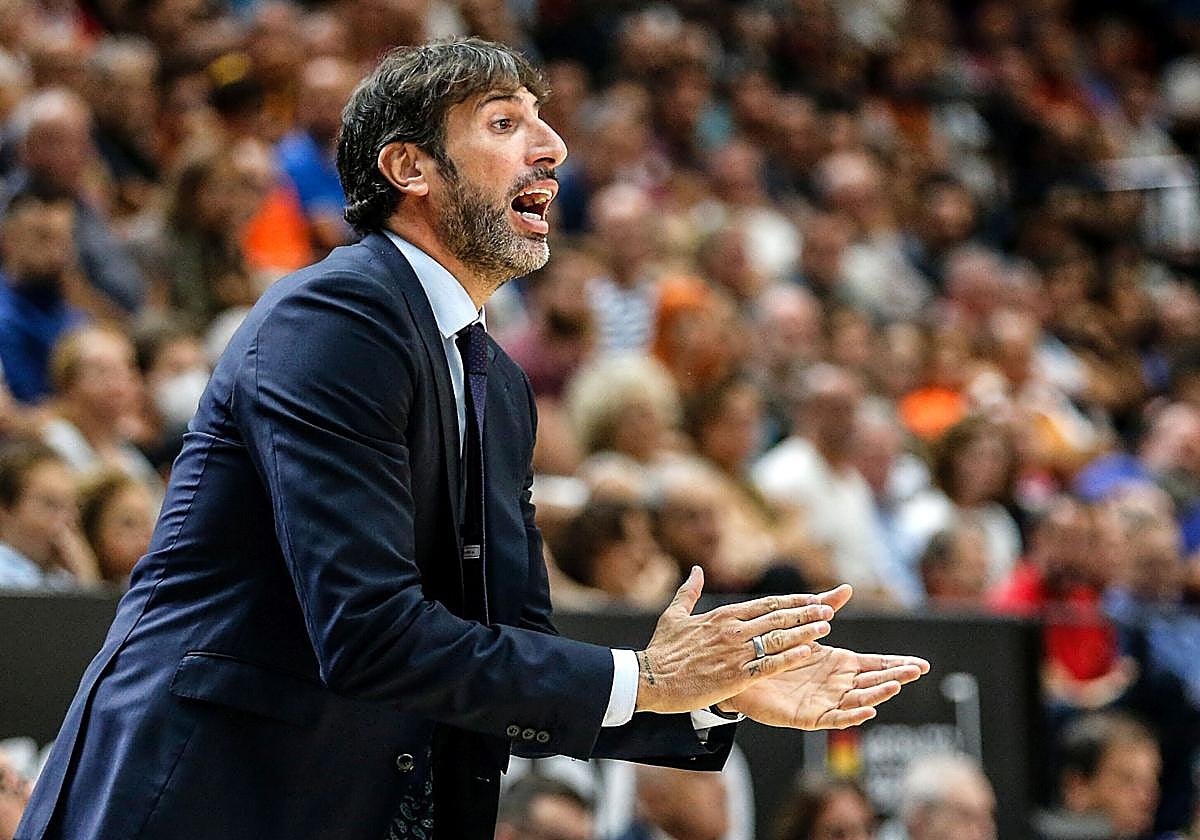 Álex Mumbrú, exentrenador del Bilbao Basket, hospitalizado en Finlandia