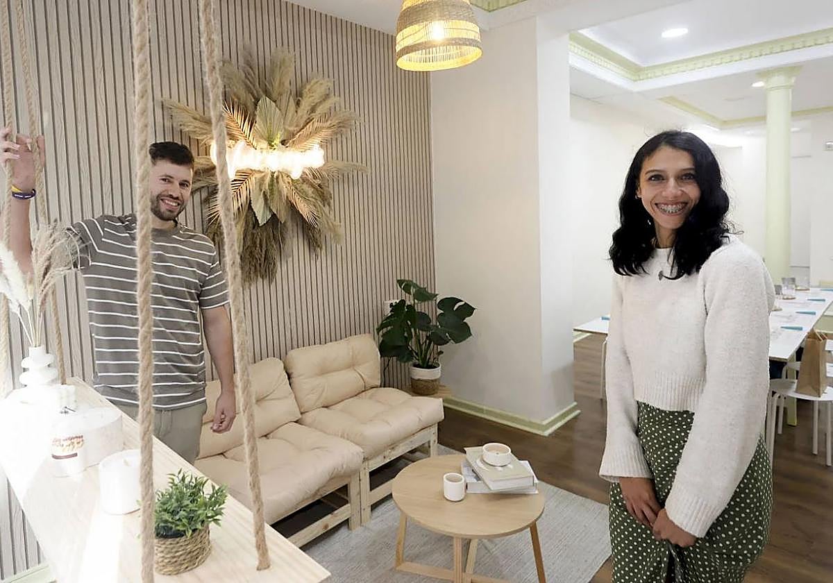 Rosario y Asier cierran su tienda de velas del Casco Viejo solo 10 meses después de abrir: «Este sueño continúa»