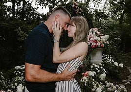 Taylor Swift y Travis Kelce anuncian su compromiso tras dos años de relación