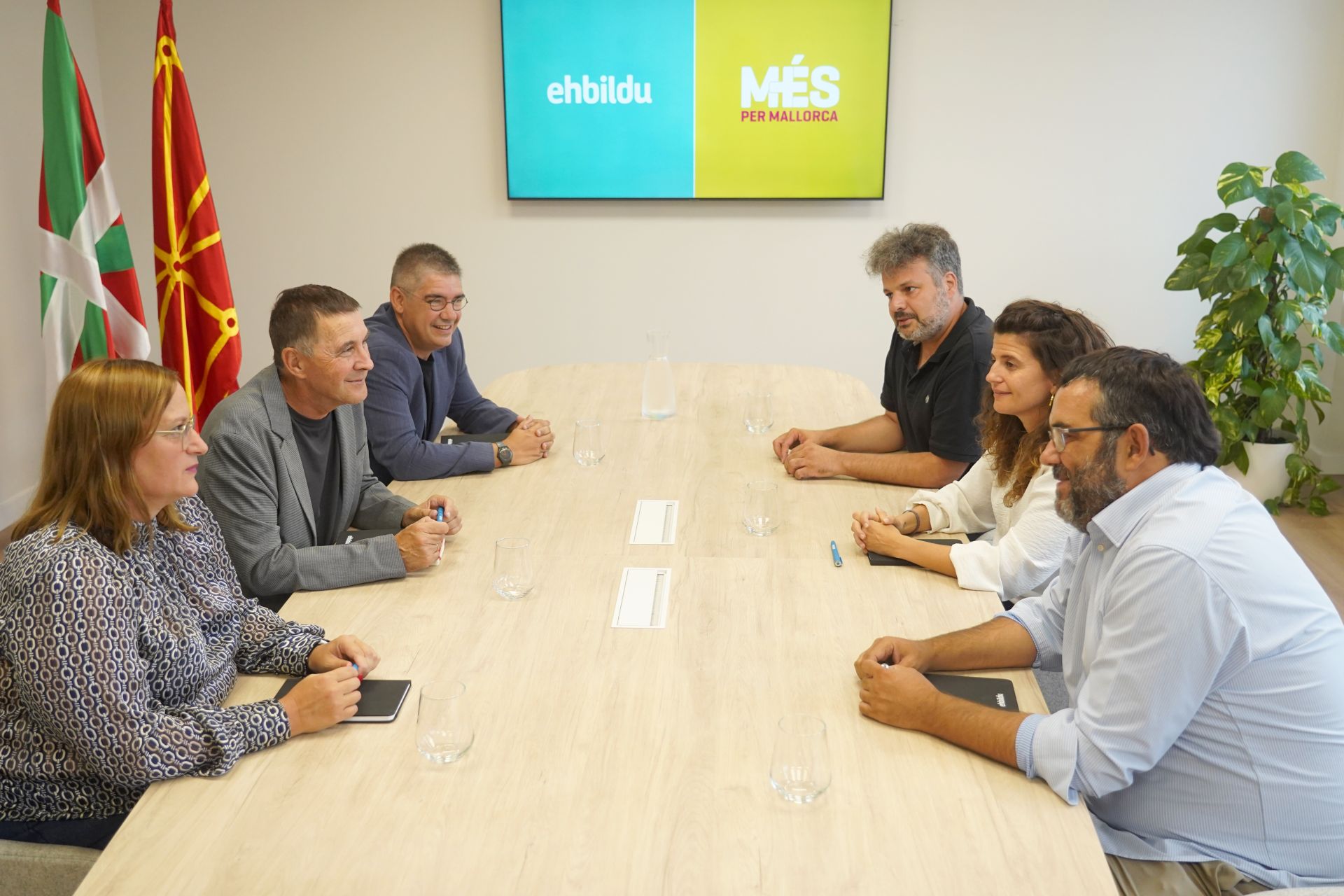 Otegi, Elejabarrieta y Jacinto, reunidos hoy con los dirigentes de Més per Mallorca.