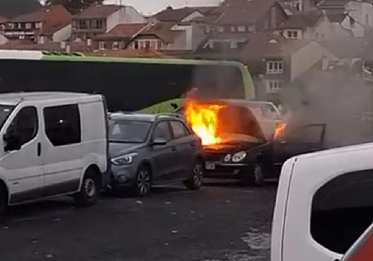 Susto en el parking del metro de Plentzia por el incendio de un coche