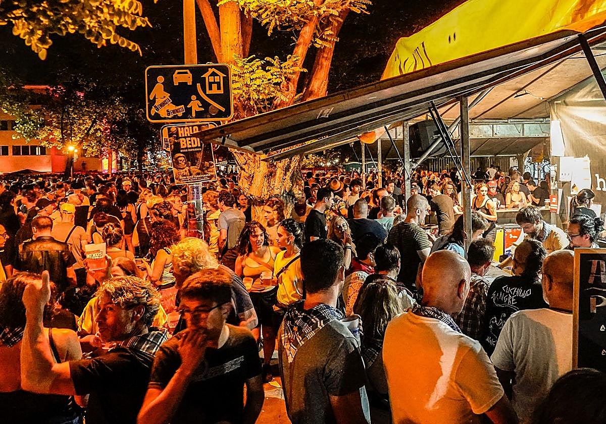 Las txosnas de Vitoria incorporaron el TicketBai este año para esquivar las multas que recibieron en 2024.