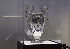 El trofeo de la Liga de Campeones.