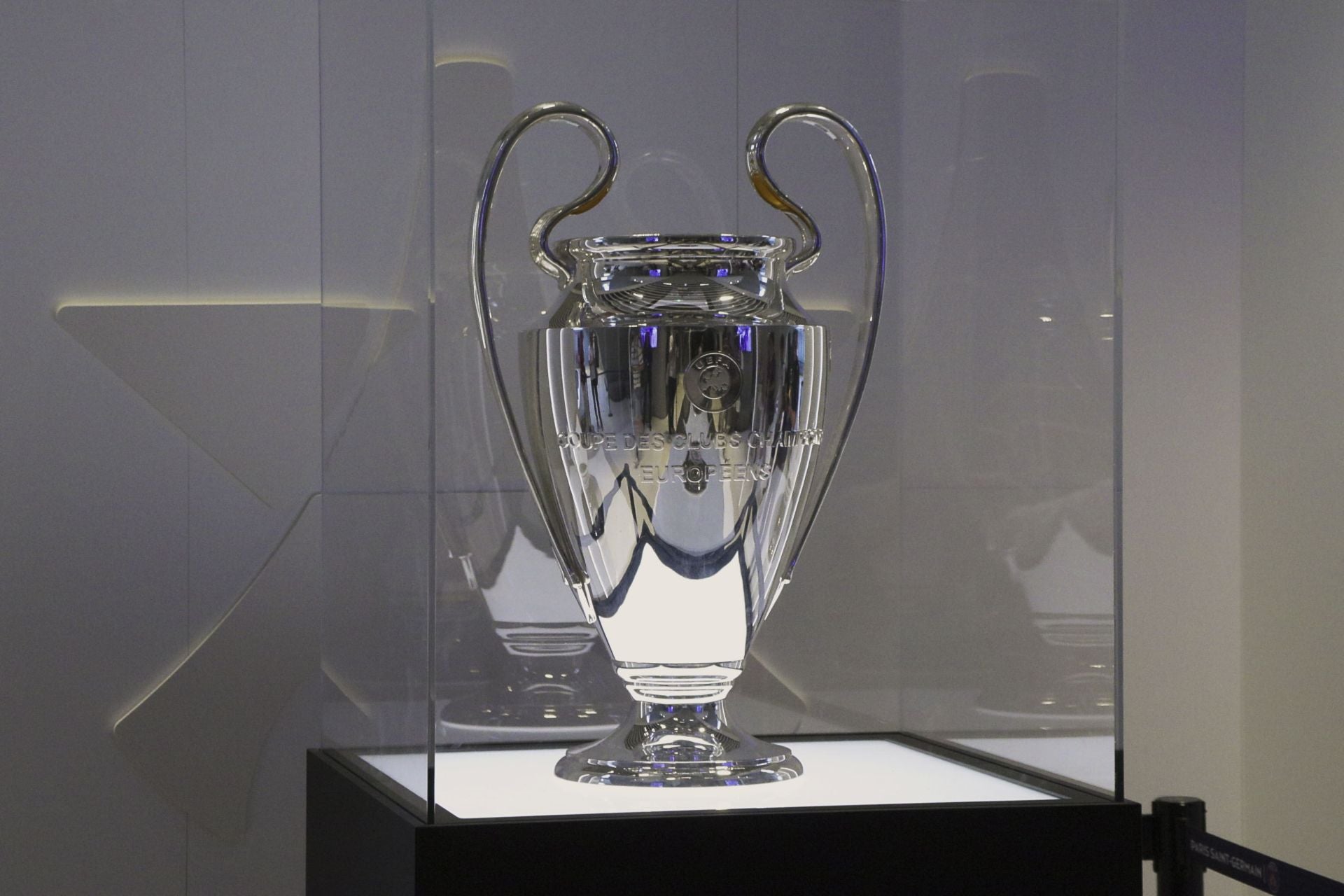 El trofeo de la Liga de Campeones.