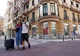 Bajos de la plaza de San Vicente donde la Diputación habilitará la oficina.