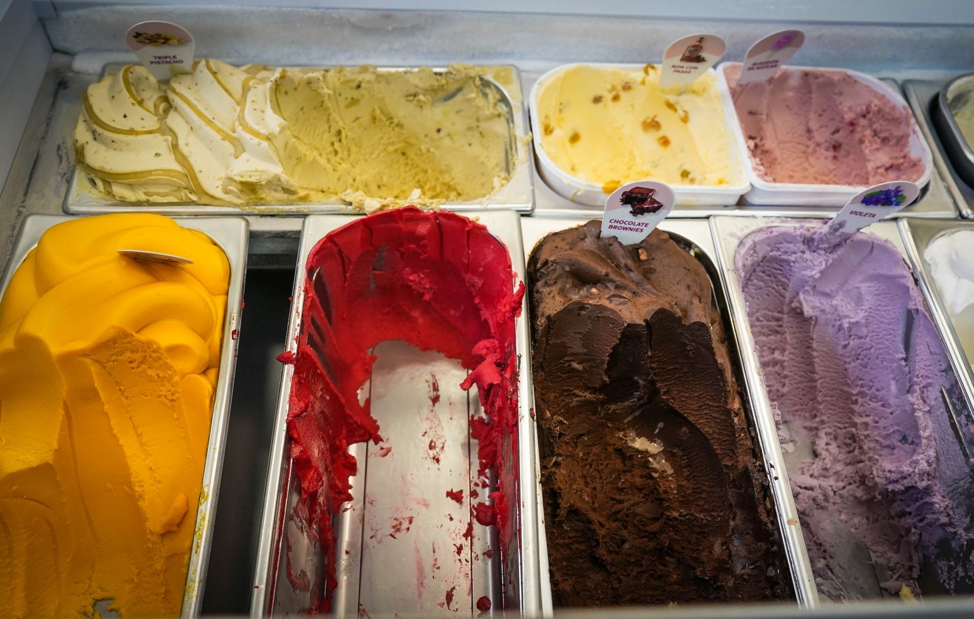 Yahaira y Sebastián, la pareja vasco-argentina que fusiona repostería y helados en su nuevo local de Bilbao