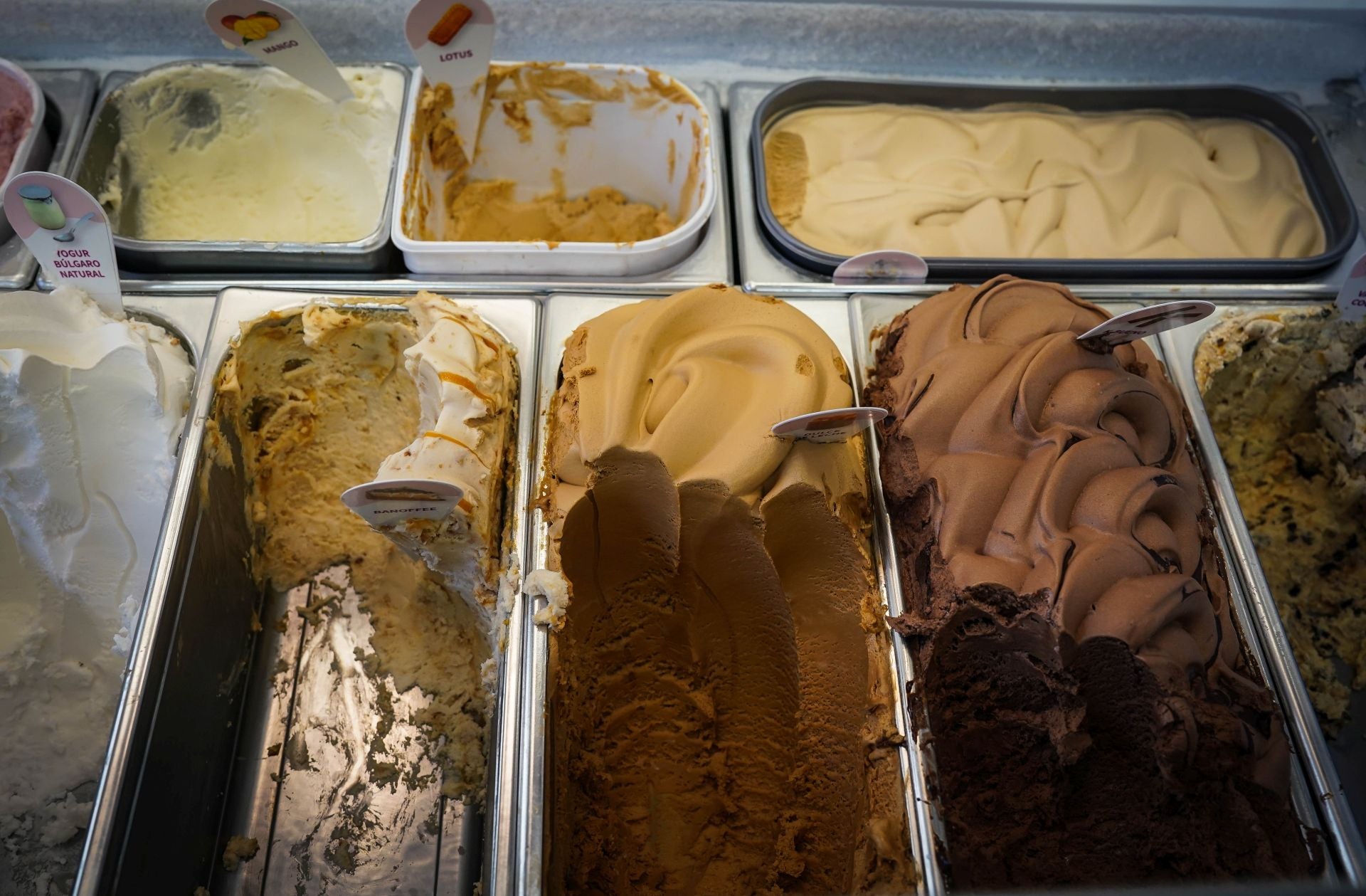 Yahaira y Sebastián, la pareja vasco-argentina que fusiona repostería y helados en su nuevo local de Bilbao