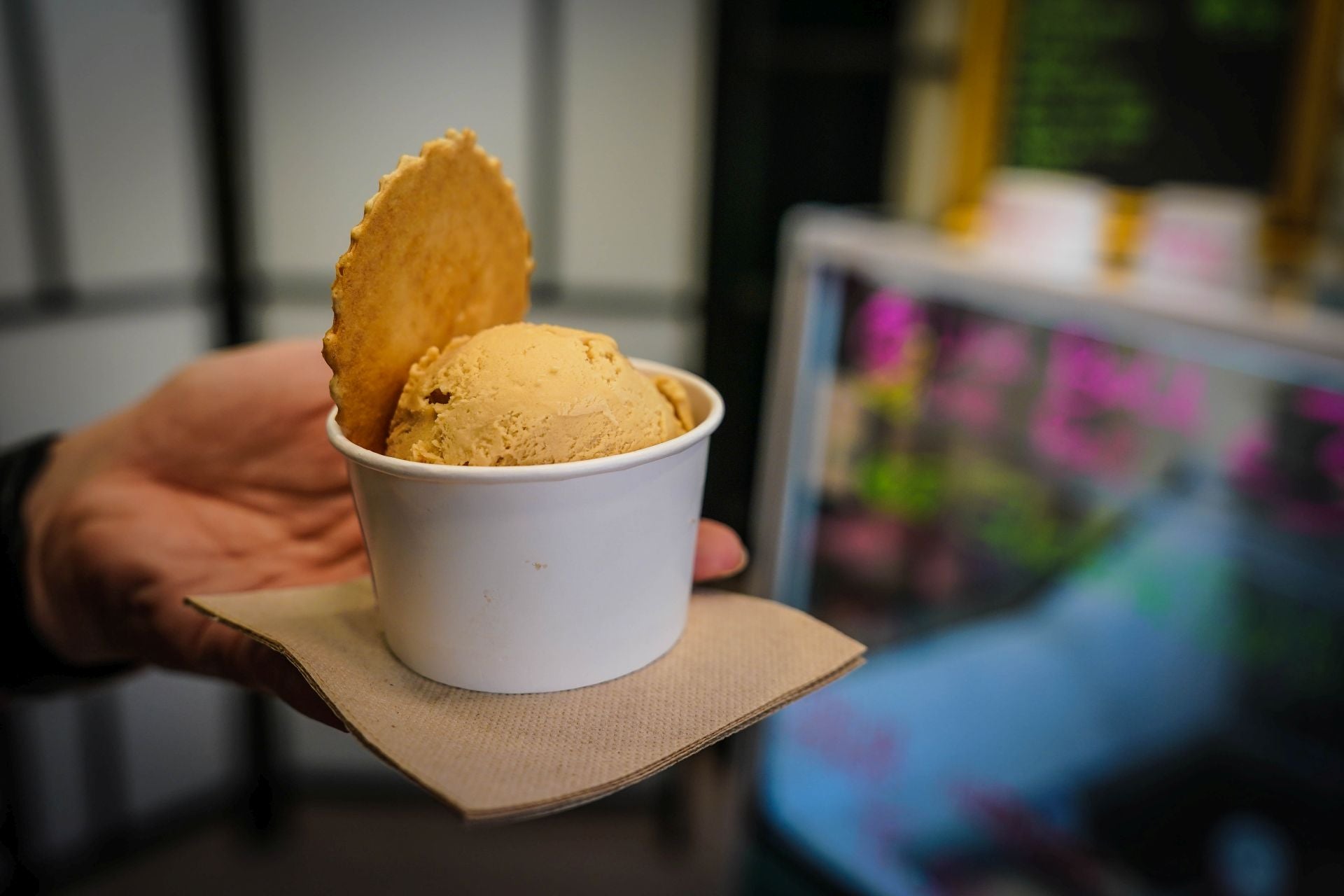 Yahaira y Sebastián, la pareja vasco-argentina que fusiona repostería y helados en su nuevo local de Bilbao