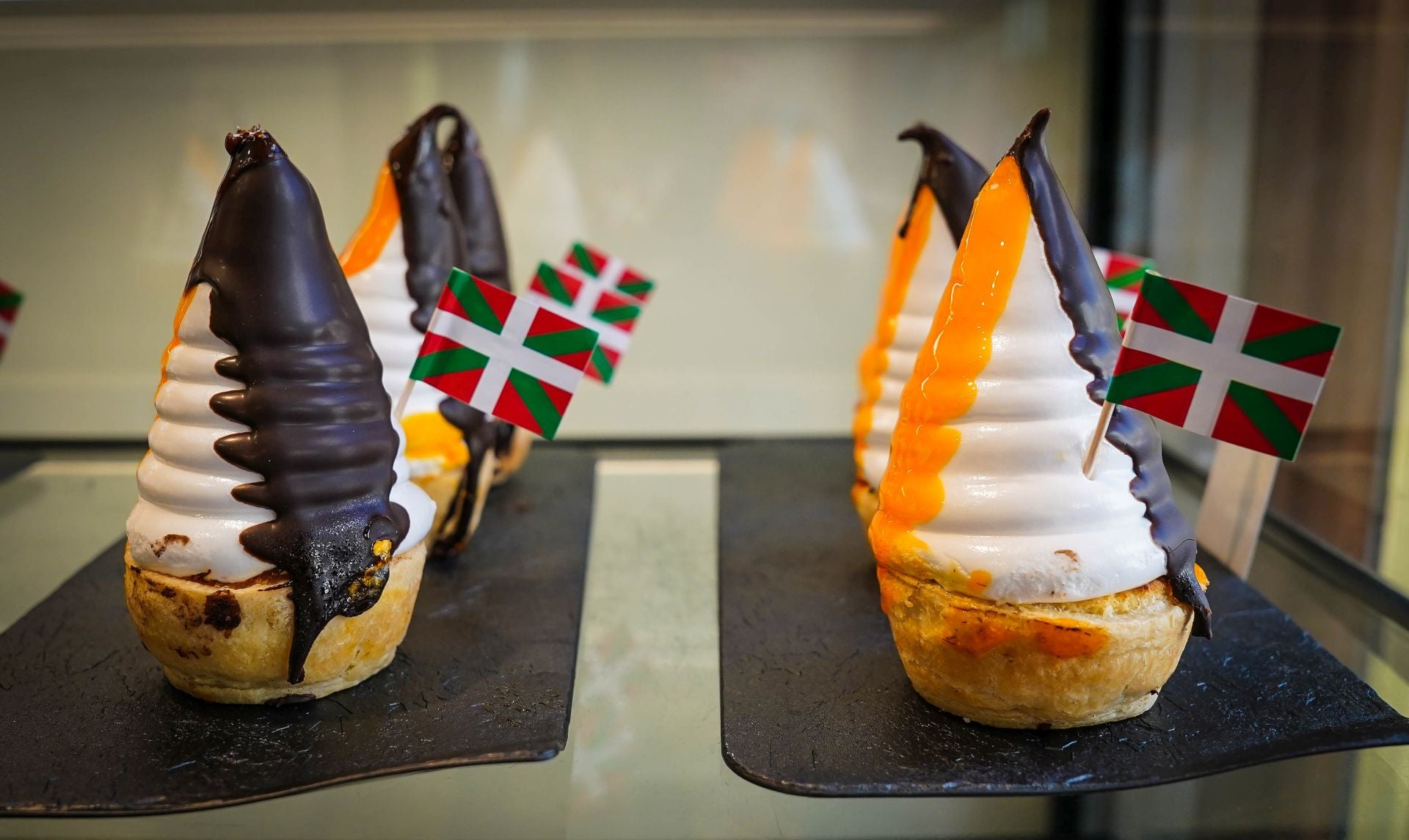 Yahaira y Sebastián, la pareja vasco-argentina que fusiona repostería y helados en su nuevo local de Bilbao