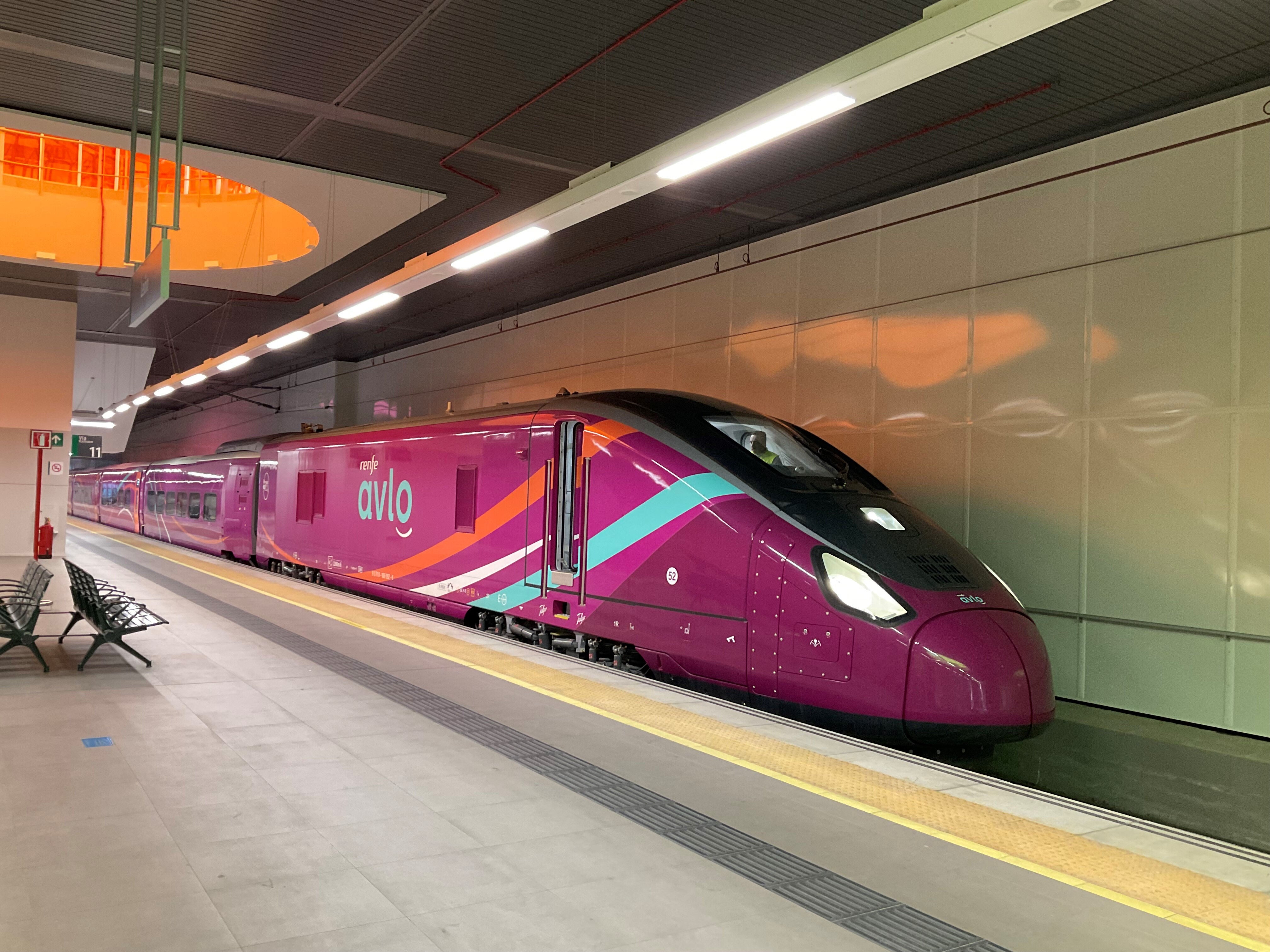 Puente dice que viajará a Alemania a buscar trenes de Siemens tras los fallos de Talgo