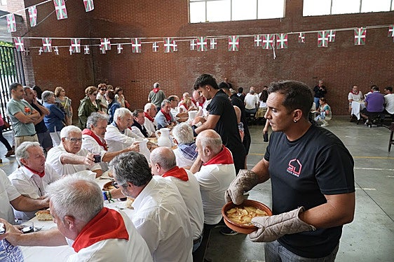 La comida de la Cofradía Sant Roque volverá al pórtico.