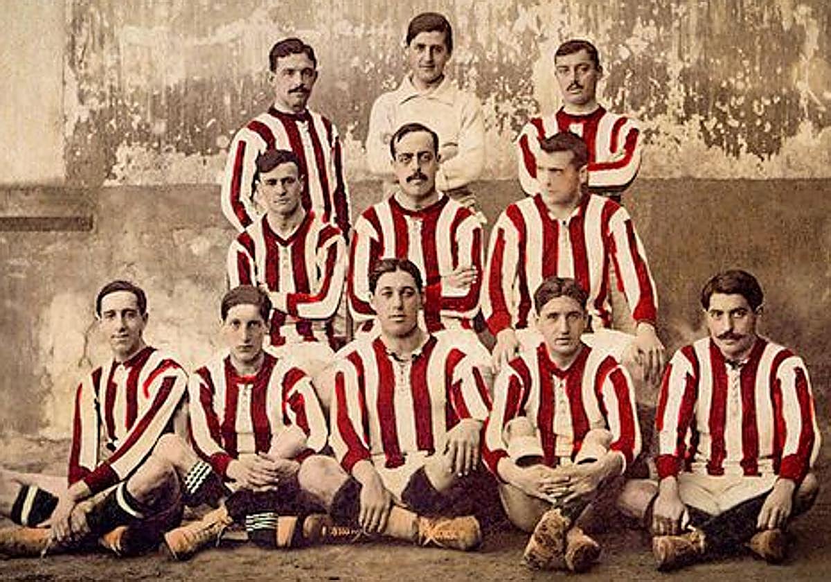 Formación del Athletic de Madrid durante sus primeros años.