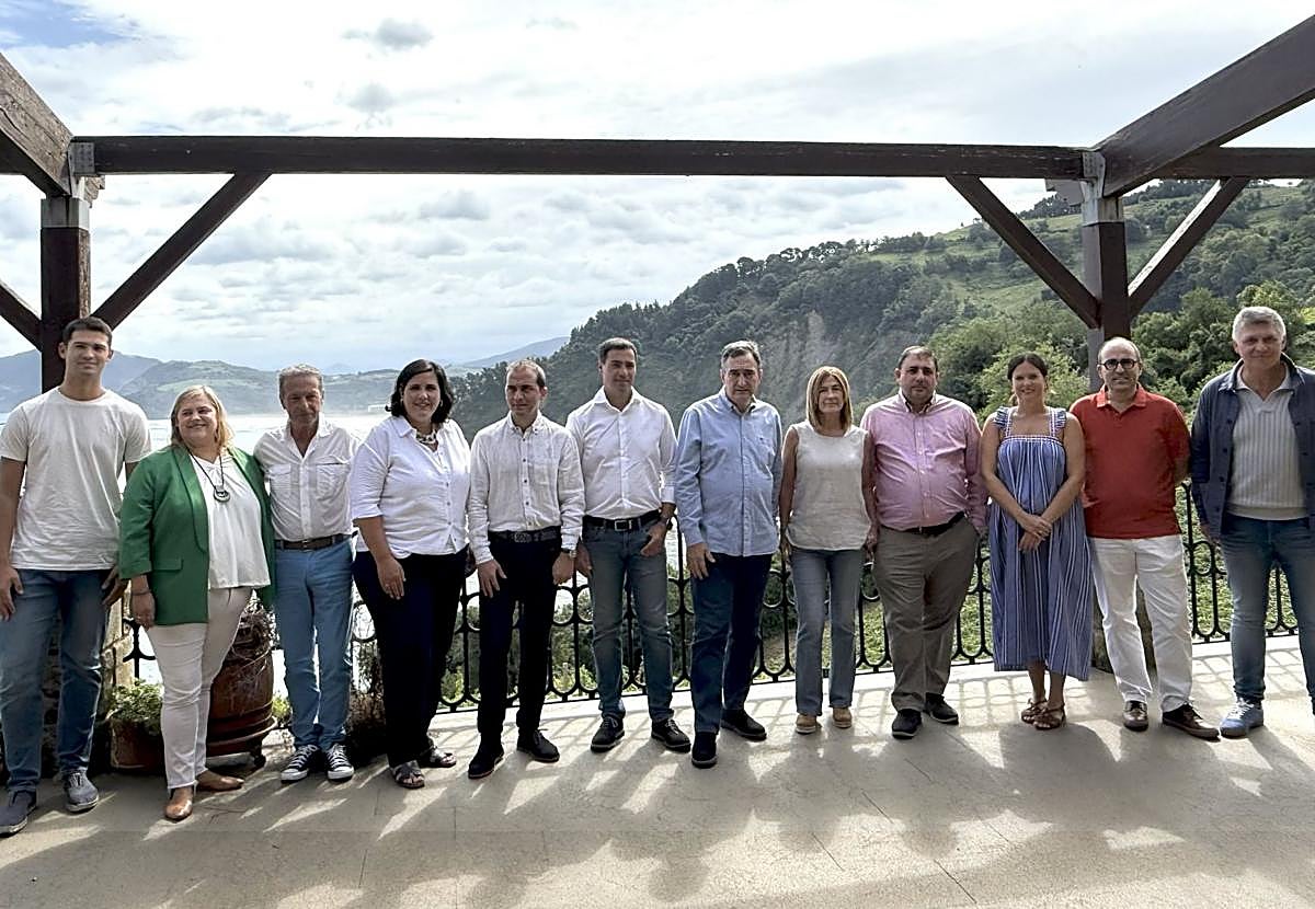 Imagen del Euzkadi buru batzar reunido este viernes en Getaria.