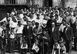 Ruperto Urquijo y Los Arlotes tras la formación del grupo en 1963.