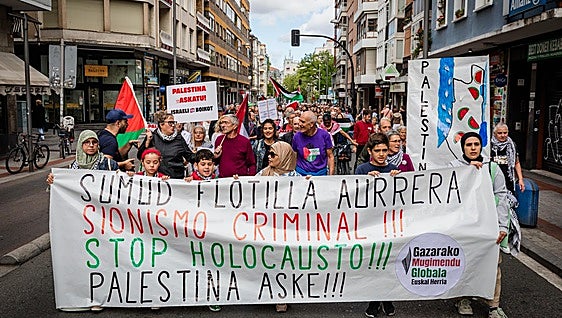 Un millar de vitorianos llena las calles para alzar la voz por Palestina