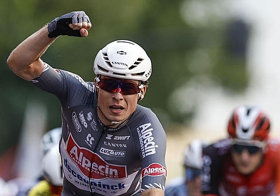 Philipsen regatea a Viviani y repite triunfo en La Vuelta