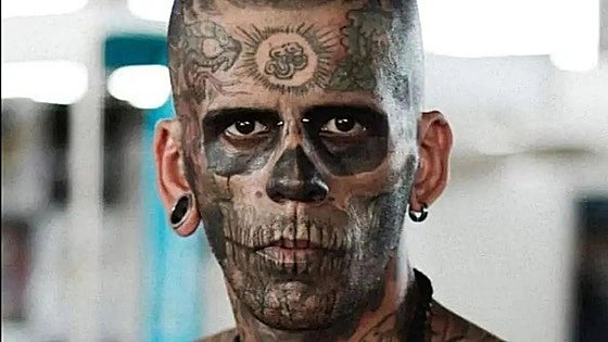 El hombre más tatuado del mundo borra su pasado y muestra su nueva cara: «Me sentía un animal de circo»