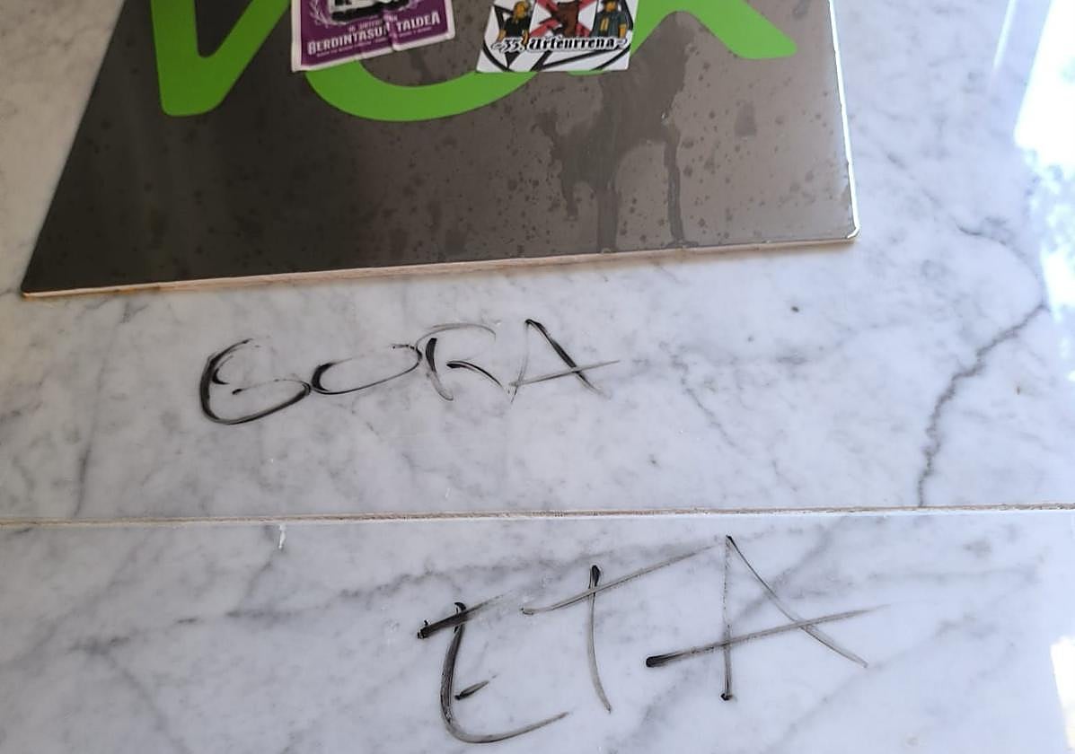 Vox denuncia ante la Ertzaintza una pintada de 'Gora ETA' en su sede de Vitoria