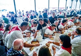 La comida de la Cofradía mantiene su menú intacto desde 1599.