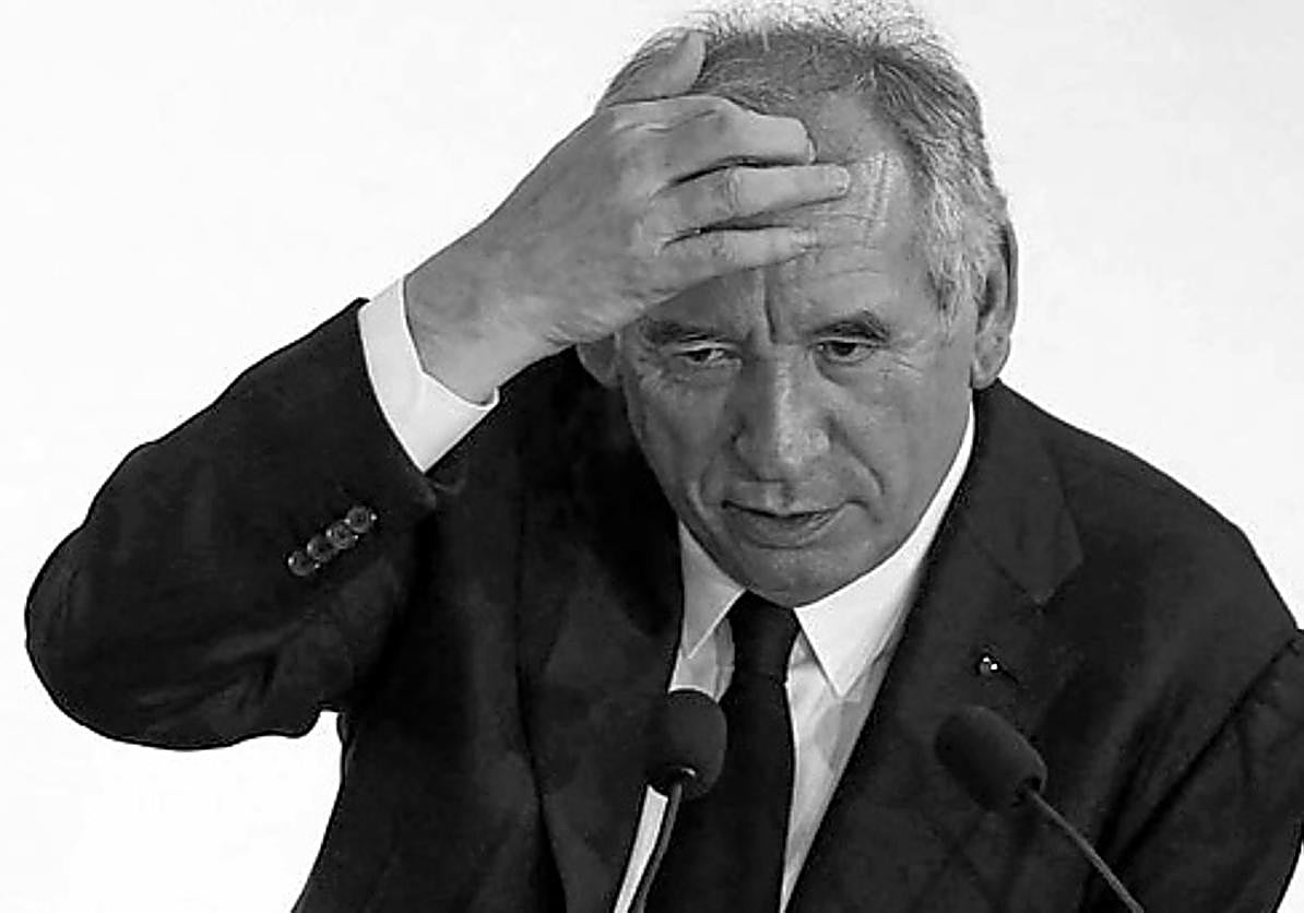 Bayrou, dimisión encubierta