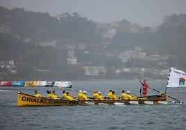 Bandera para Orio por delante de Urdaibai