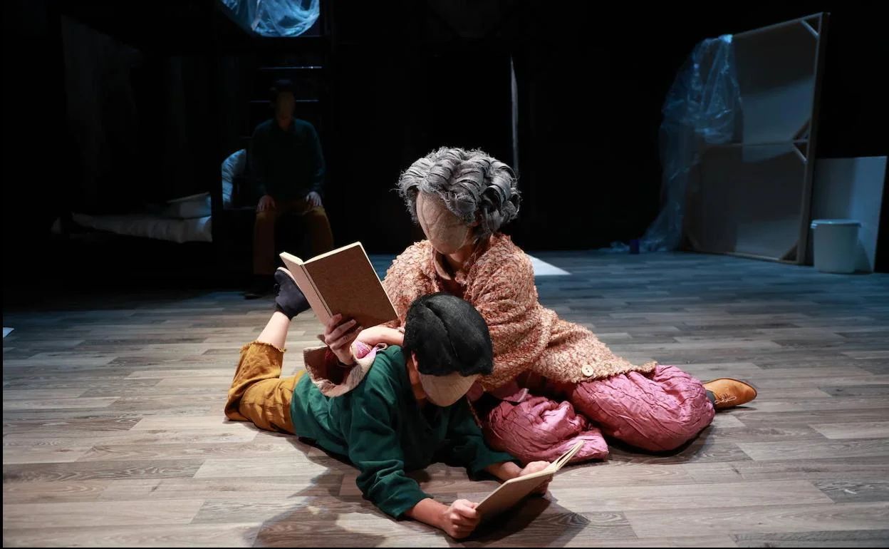 Escena de 'Ama', con Javi Renobales de Marie de Jongh