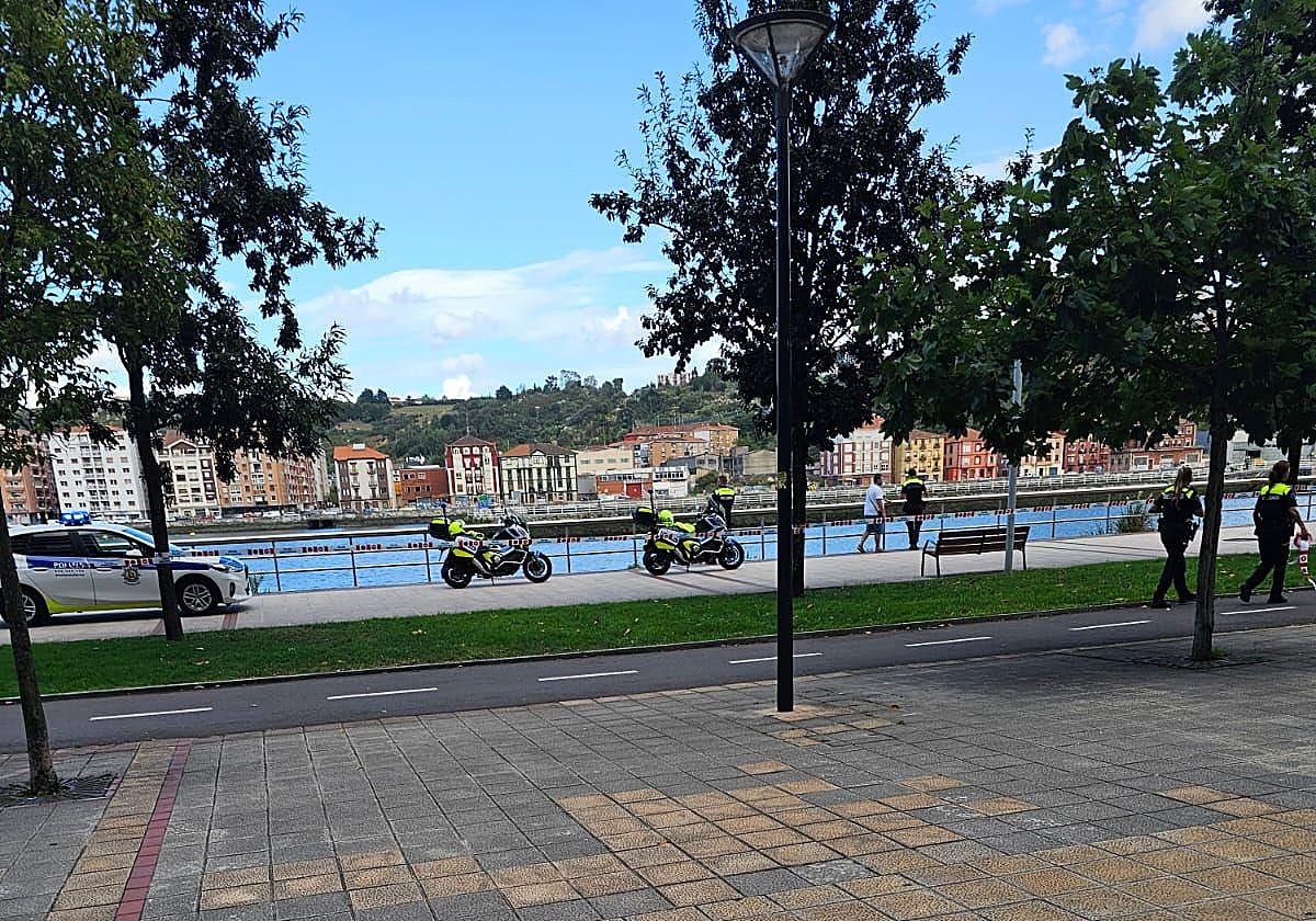 Hallan el cadáver de una mujer flotando en la ría en Barakaldo