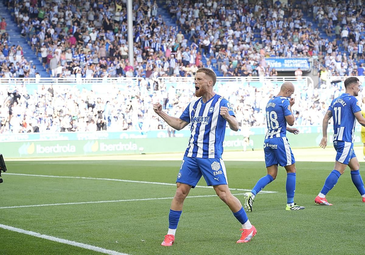 Carlos Vicente celebra el gol al Atlético de Madrid.