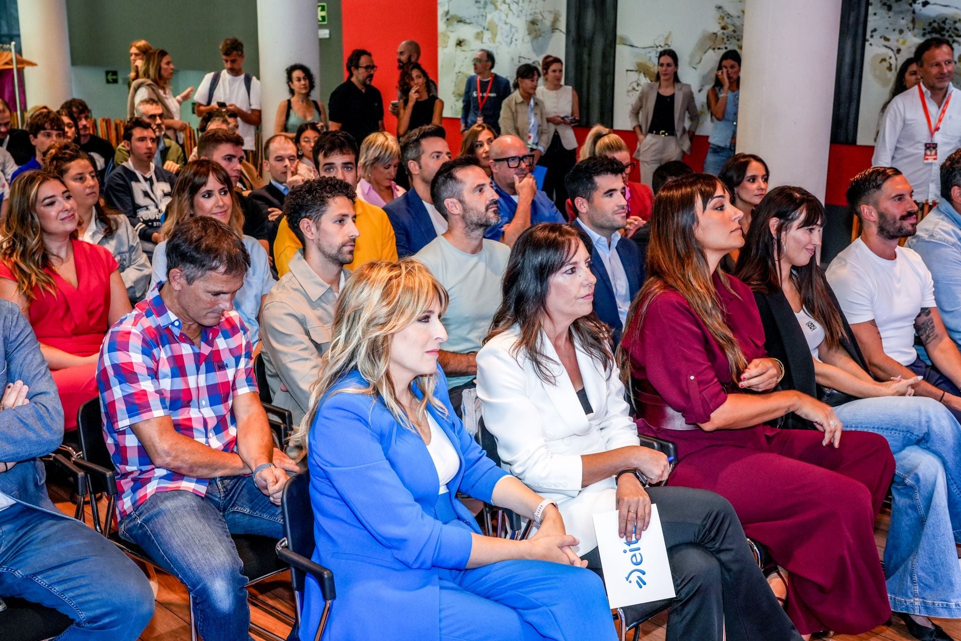 Los protagonistas de la nueva temporada de ETB visitan el FesTVal de Vitoria