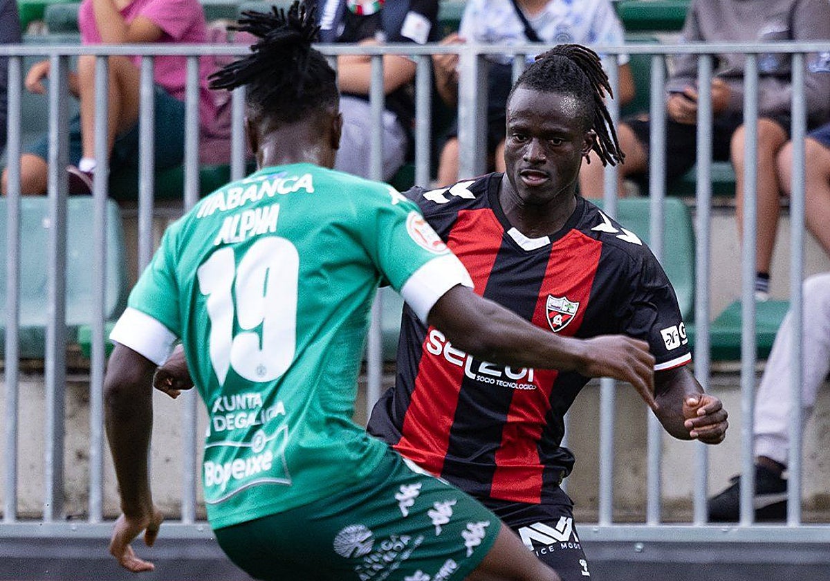 Baba Diocou encara a Alpa durante el Arenas-Arenteiro del domingo.