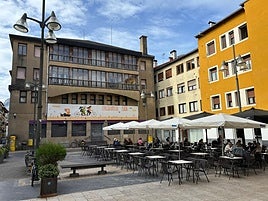 Imagen de la plaza del Ayuntamiento ubicada junto al antiguo edificio de Correos.