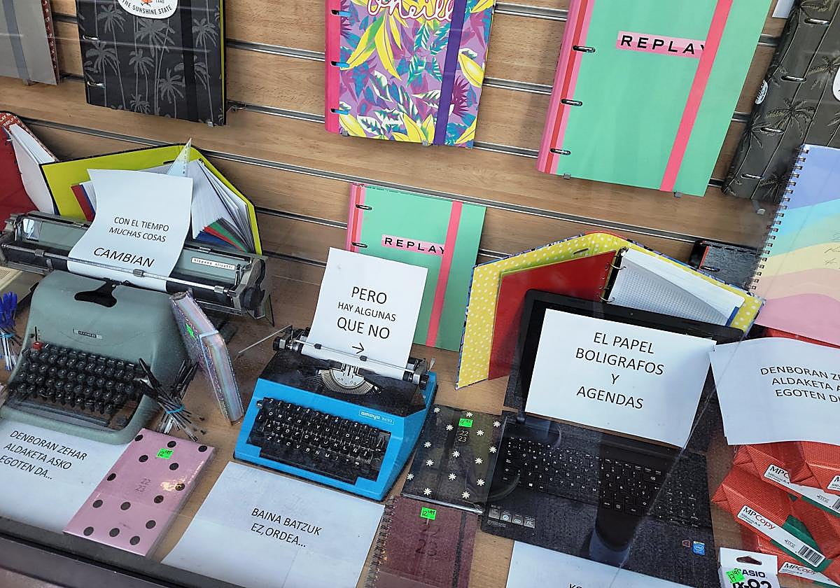 Se puede adquirir material escolar, deportivo y gafas, entre otros elementos.