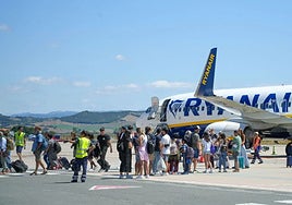 Embarque de un vuelo de Ryanair en Foronda