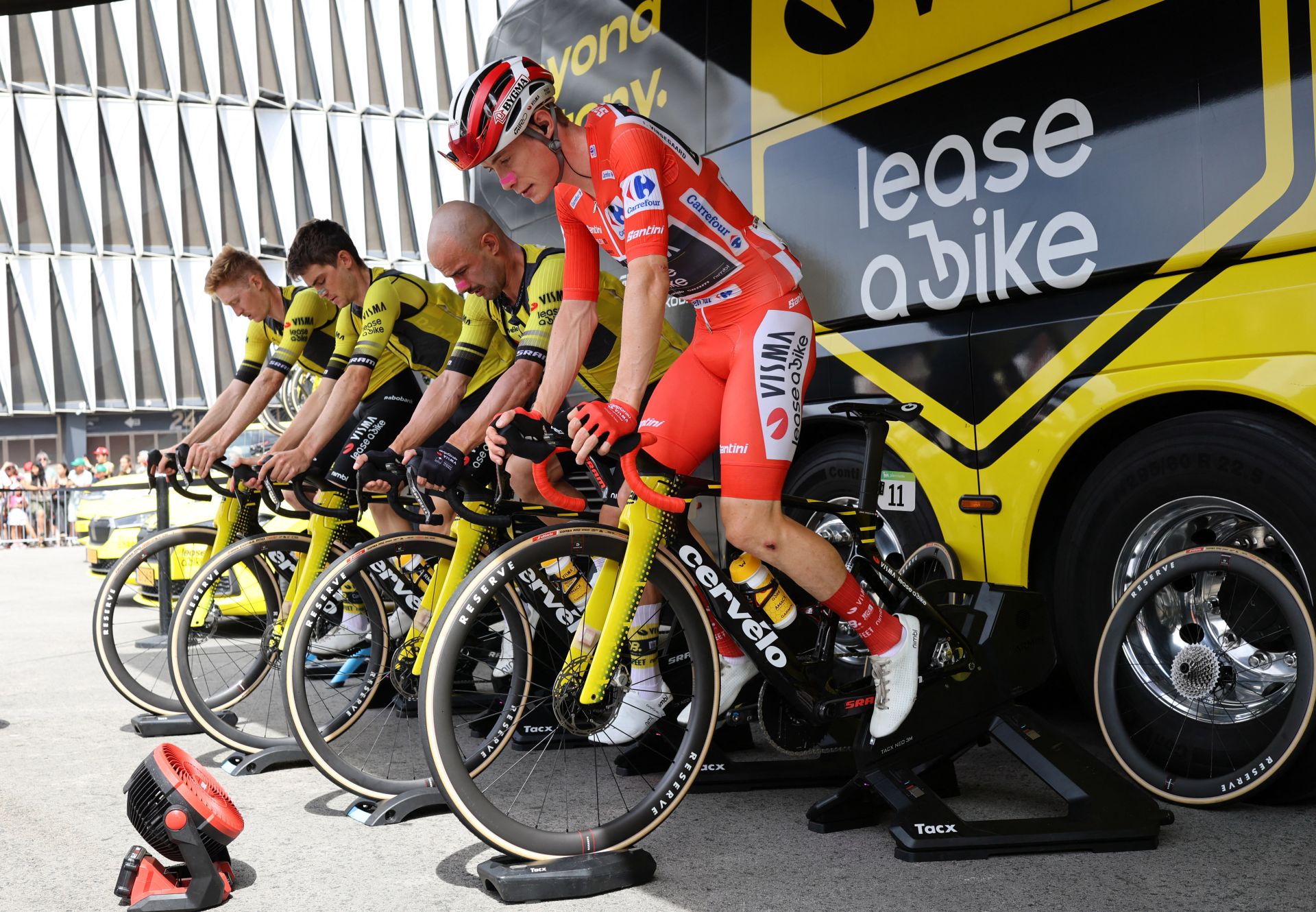 La Vuelta se deja sentir en las calles de Bilbao