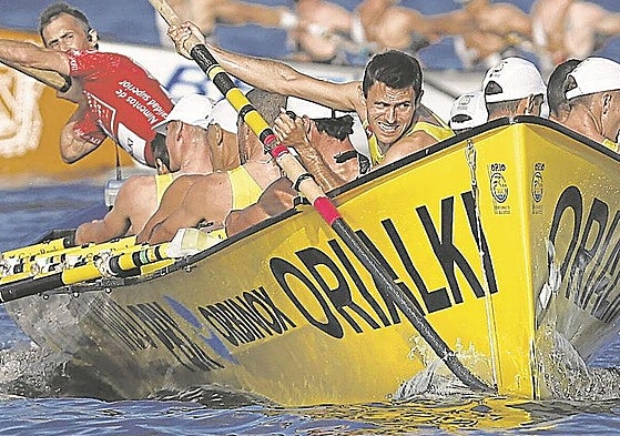 Orio realiza una ciaboga en una regata liguera este verano.