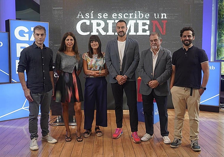 De izquierda a derecha, los periodistas Oskar Ortiz de Guinea, Ainhoa de la Heras, MIriam Duque, David González, Luis Calabor y David Olabarri.