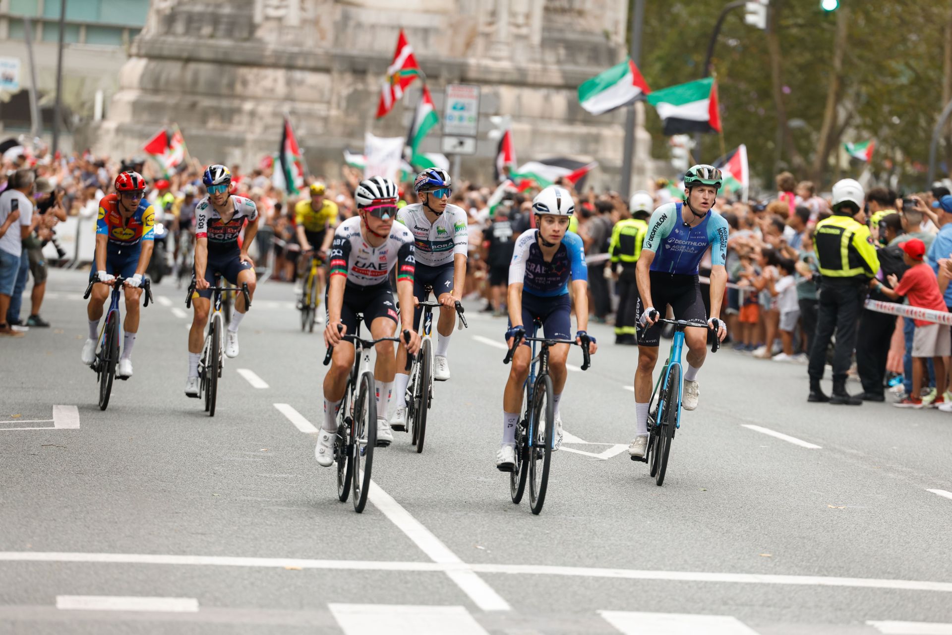 Incidentes en la meta de La Vuelta en Bilbao