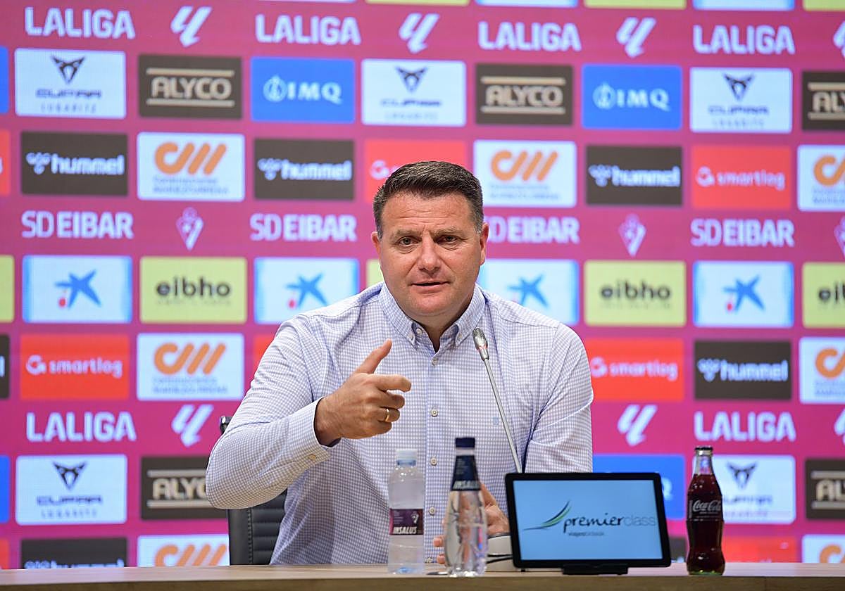 César Palacios, durante su comparecencia de ayer en Ipurua.