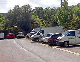 Parking de la Policía Municipal de Getxo, donde la grúa lleva a los vehículos mal aparcados y abandonados.