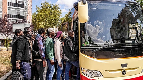 Los refugiados malienses ultiman su salida de Vitoria rumbo a Oñati y Barcelona