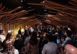 El Ikea le sirvió el miércoles por la noche la cena a futbolistas y actores.