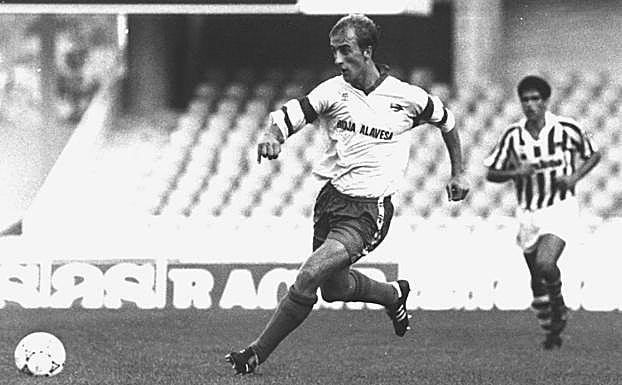 En su época de lateral izquierdo del Glorioso.