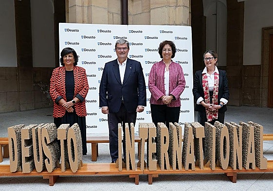 Begoña de Ibarra, Juan Mari Aburto, Aitziber Irigoras y Marian Aláez.
