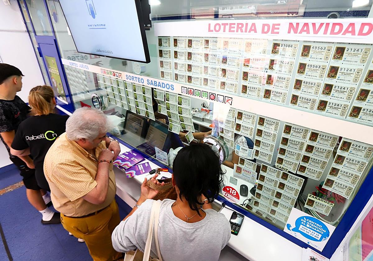 Un lotero sorprende al desvelar cuánto gana por cada décimo de Lotería de Navidad: «El resto va al Estado»