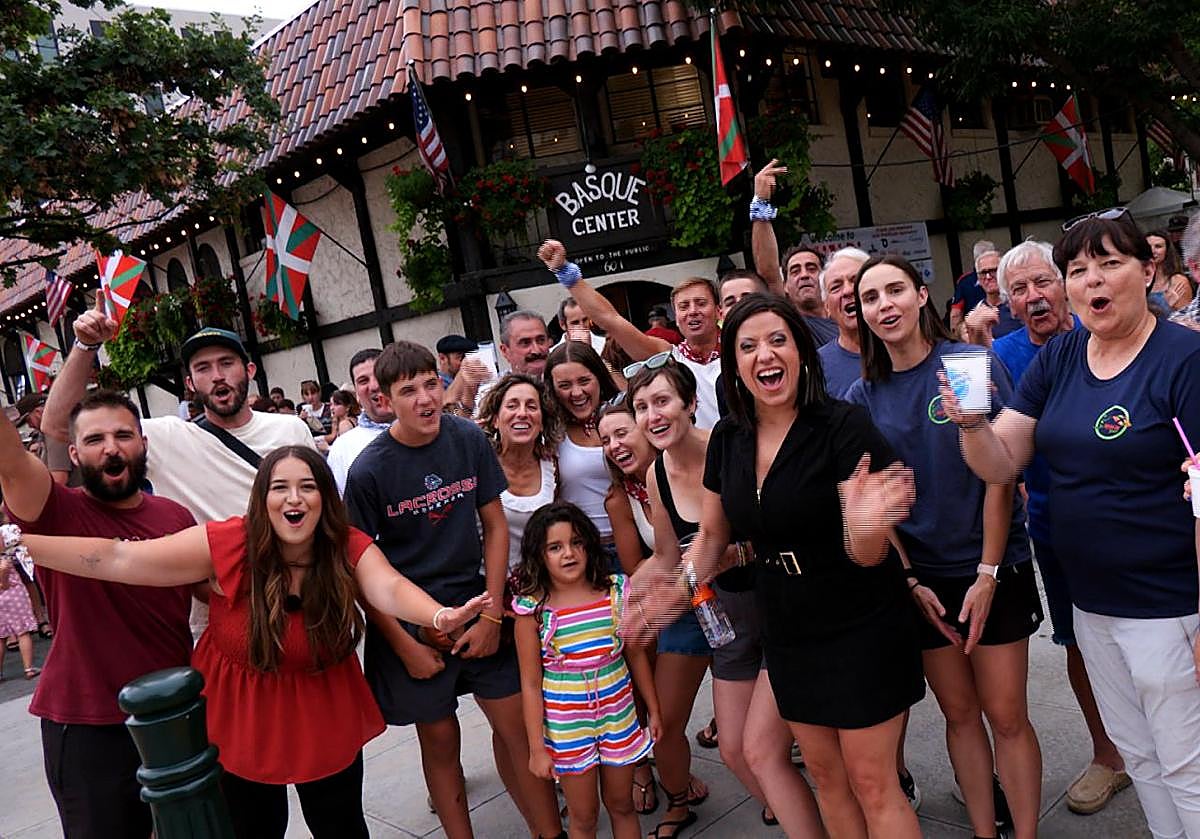 Imagen principal - El lehendakari, protagonista este domingo en &#039;Vascos por el mundo&#039;