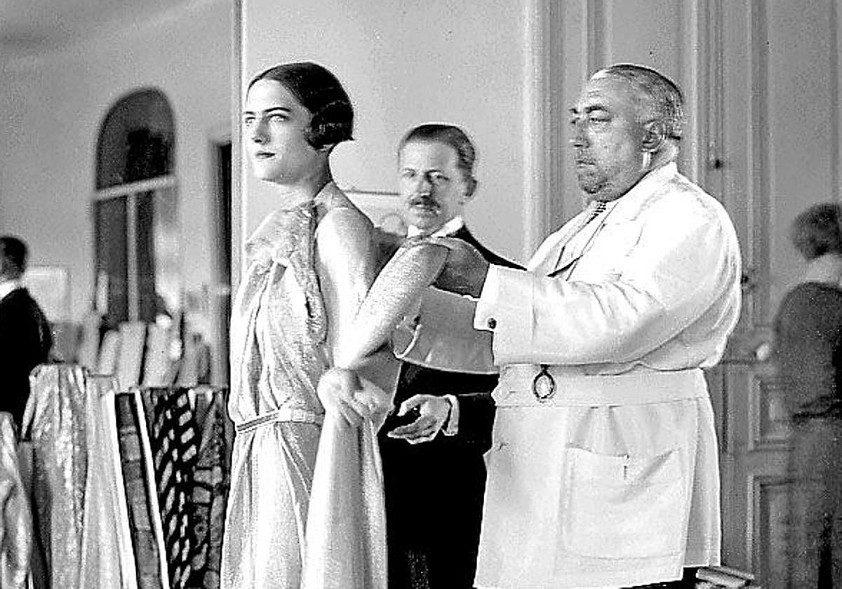 Paul Poiret, con la modelo Renée (1927).