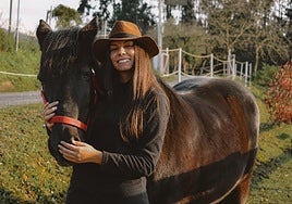 La especialista explica que el lenguaje corporal de los caballos ayuda a mejorar la empatía.